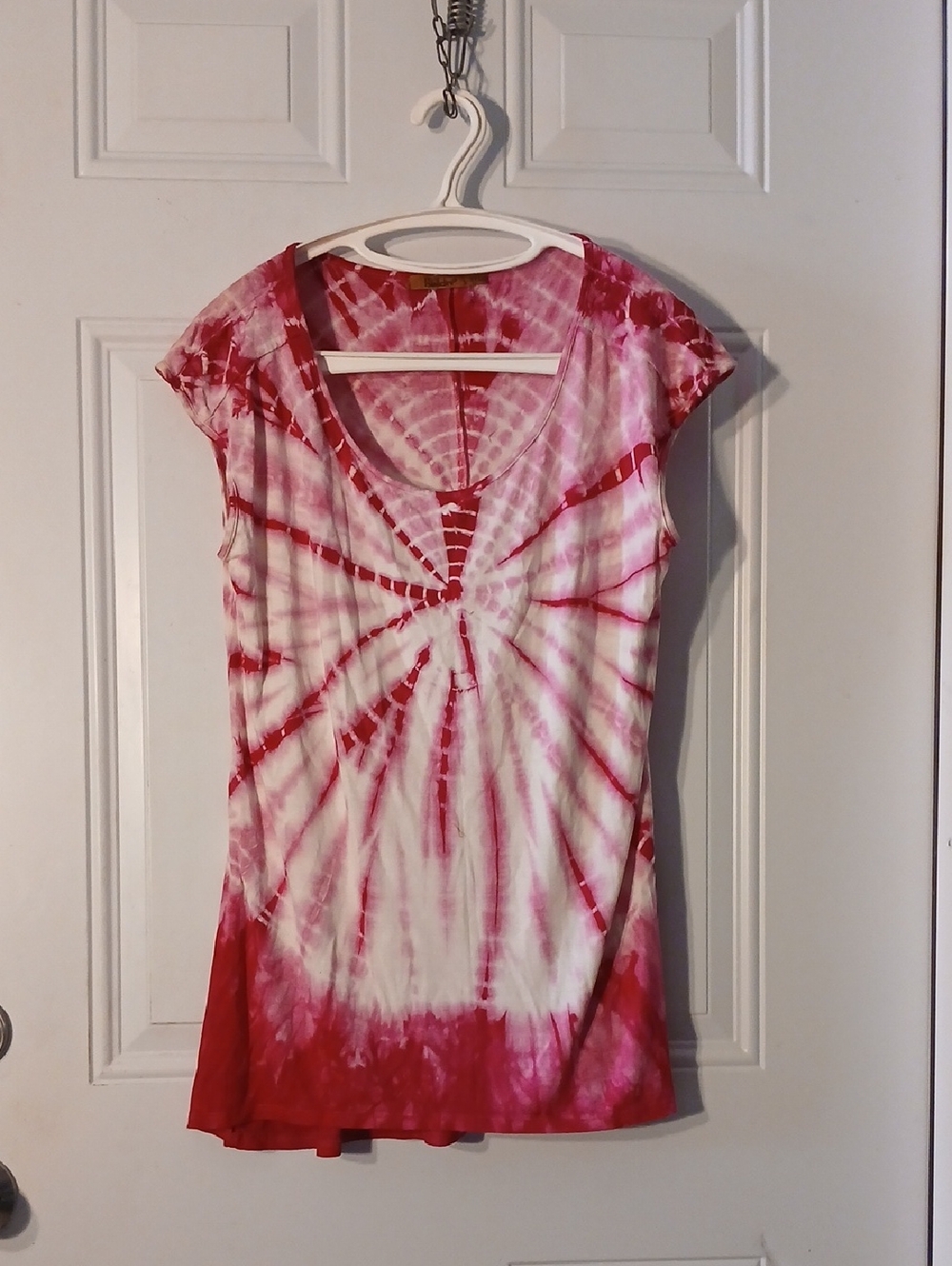 Belldini Women's Pink & White Tie-Dye V-Neck Tee